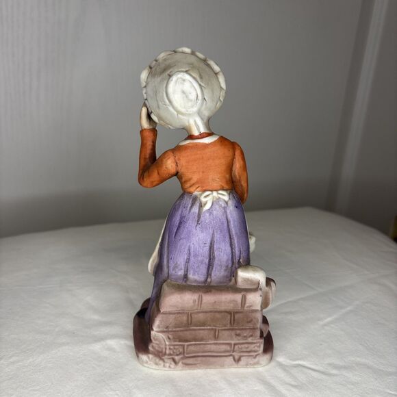 Vintage Collectable  Figurine of Old Woman Holding Papers in Front of a Cat - Picture 3 of 8